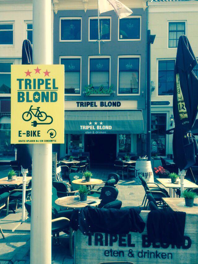 Terwijl je jezelf oplaadt in 't zonnetje op 't terras...

#ebike #oplaadpunt #Vlissingen