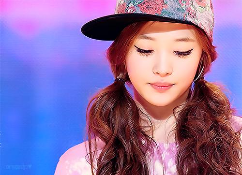 lhunnir's tweet photo. ¿Porqué las personas que más quiero se van? Sulli te seguiré apoyando siempre bebé. <3
#AlwaysWithFx #StayStrongSulli http://t.co/VcHgB23ODp