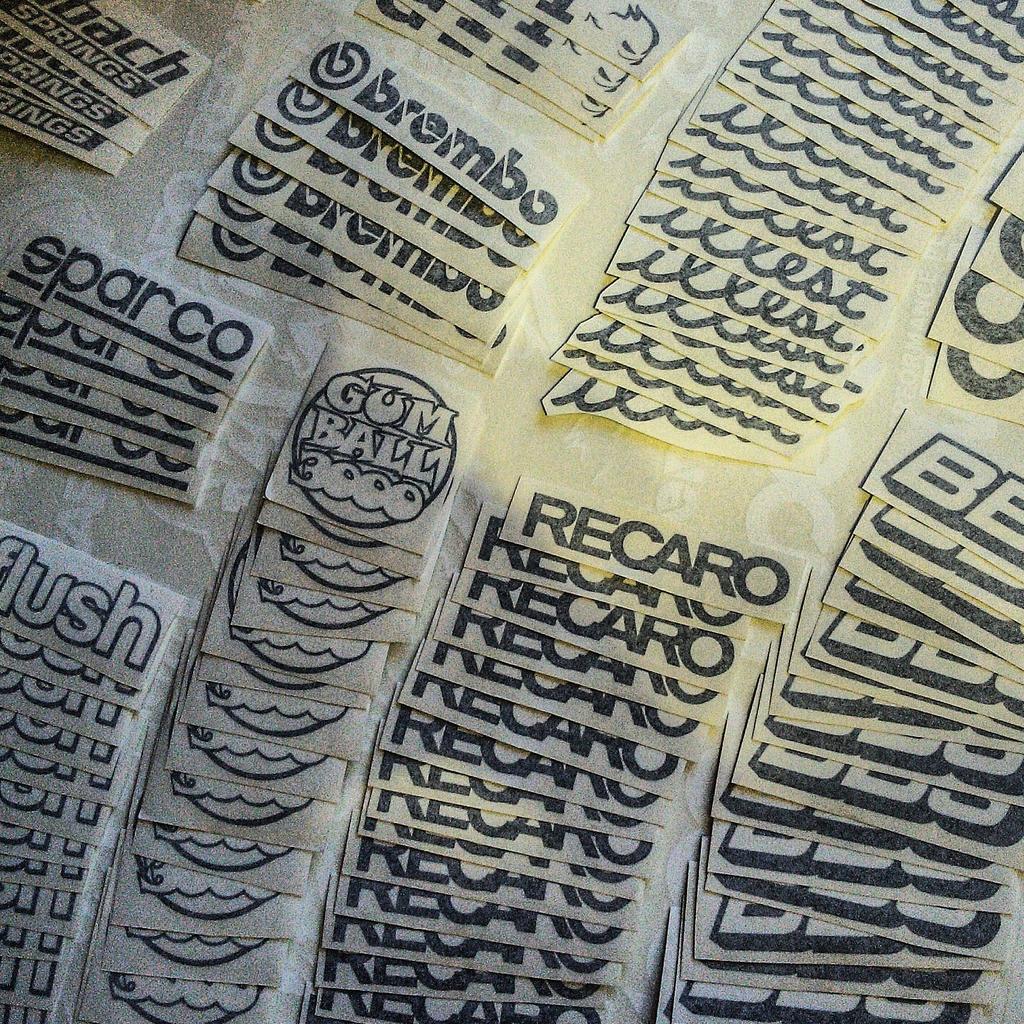 * P r e p a r i n g  O r d e r s * Preparando pedidos. #vinilos #stickers #wrapping #sticker #fuelstickers