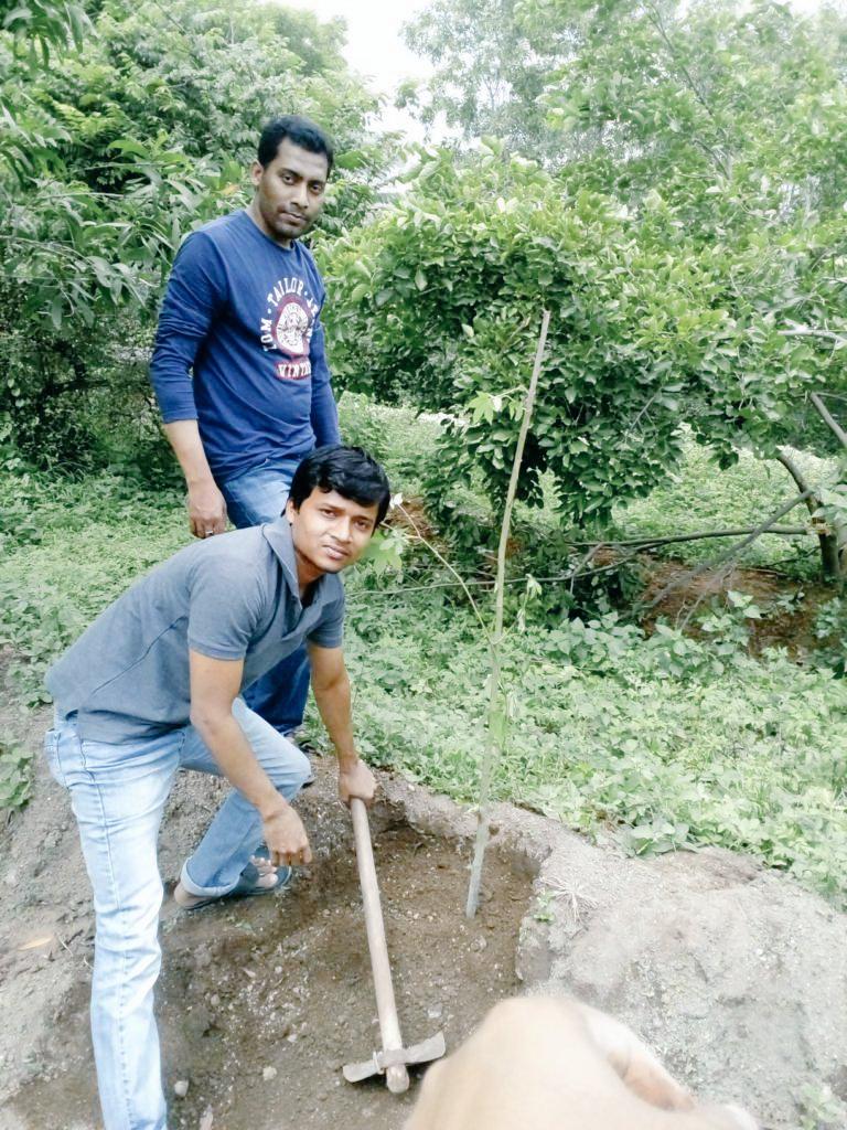priyabrat3's tweet image. On the occasion of GuruPurnima 1st Aug 2015 tree plantation drive on #BanerHill #Pune by #OdishaYouth