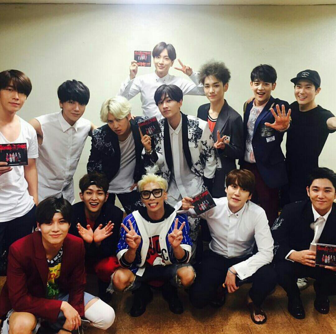 _SHINeeKey_b's tweet photo. 오랜만에 슈퍼주니어선배님들과 응원하러 쑤오 http://t.co/xWqcuwPxjR