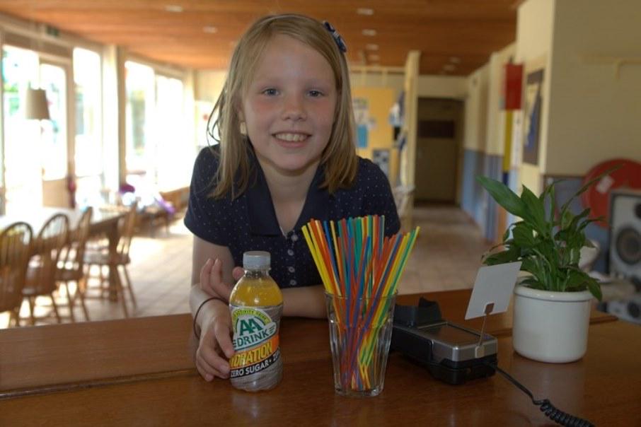 KNLTB's tweet photo. Wat kun je het beste drinken na een training of wedstrijd? @DocPluim geeft het antwoord: http://t.co/vEC1sj96s0. http://t.co/kcwLw6RntZ