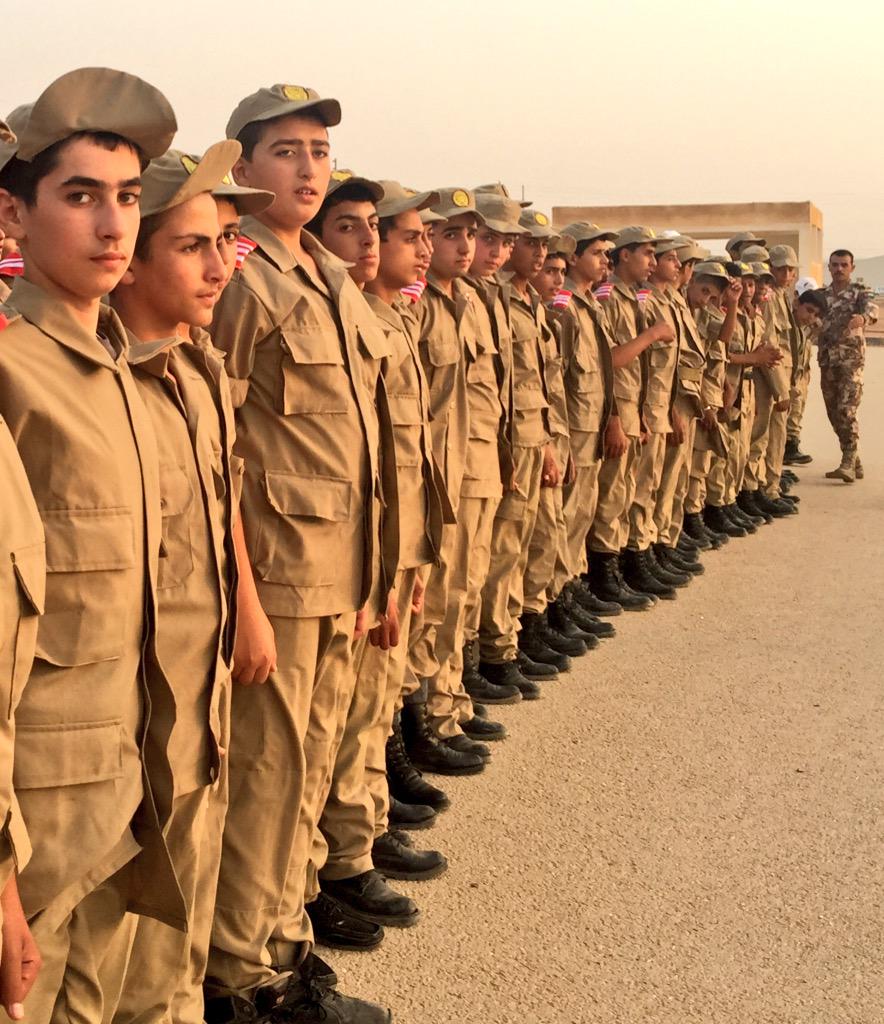 طلاب المدارس أساس التغيير ، تأهيلهم بدنيا و اعدادهم ذهنيا و تثقيفهم و توعيتهم هي أولى خطوات النهضة #لبسني_شعار_الجيش