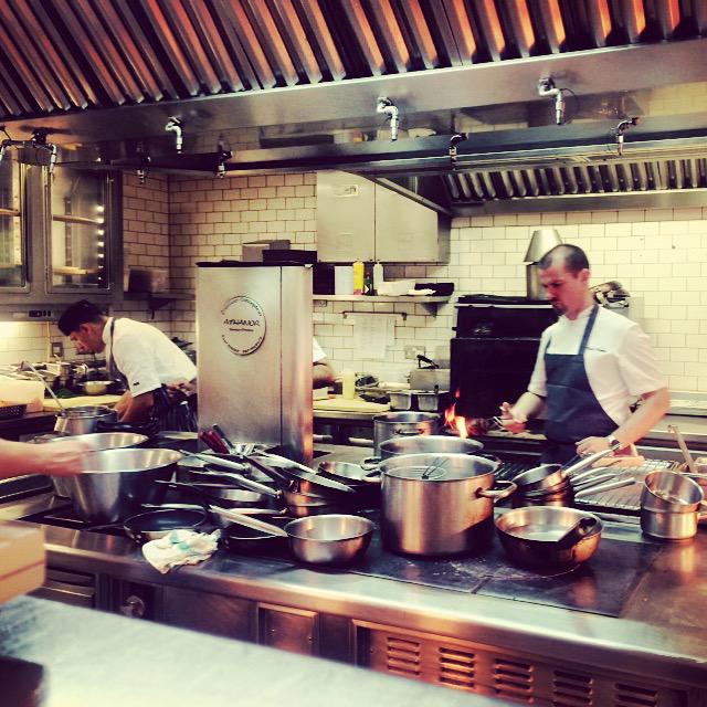 mazegrill's tweet photo. 3, 2, 1... Lunch Start!!!
#grillkitchen #MGMayfair #gordonramsaygroup #ouichef http://t.co/GPge99lkgz