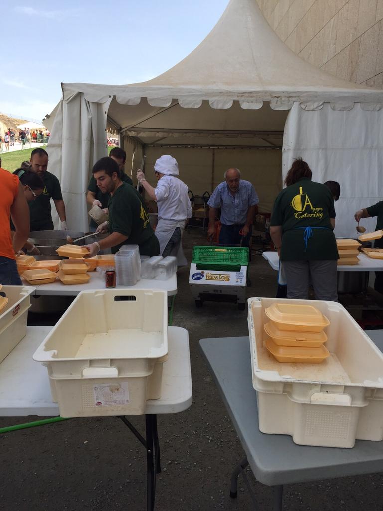 PJuventud_es's tweet photo. #EEJ2015 ¿Os gusta la comida? Desde luego, buena pinta tiene. ¡A comer! http://t.co/1VI3Ba7mqc
