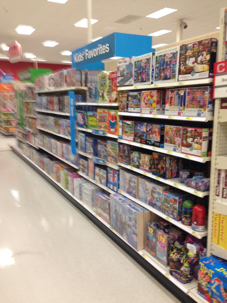 Toys on the floor in the store at T1874!  #inthestoreONthefloor @NikoGonzo122 <a href="/Foreveraduke12/">Deniz Mckelvy</a> <a href="/SextonRob/">Rob Sexton</a> <a href="/samshah21/">Samir Shah</a>