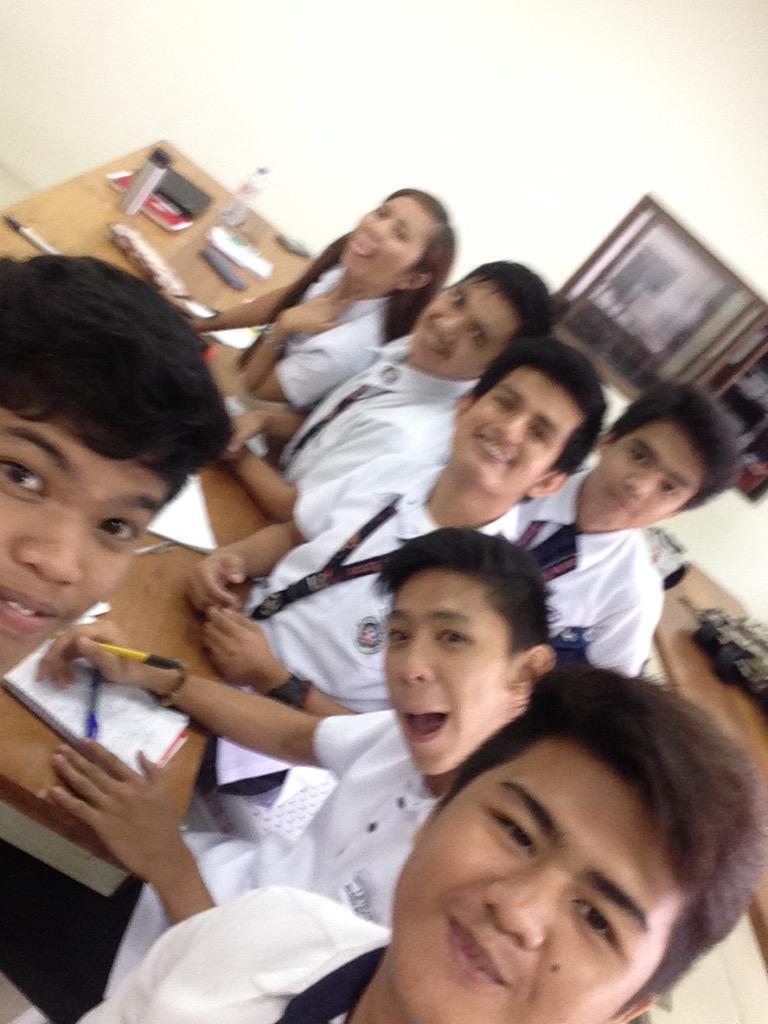 iamleobartolome's tweet photo. @trishmazing haha. Oo. Pffft. Pabebe si @kevinxxiv hahaha. Pa-tag ng iba. 😂😂😂 #ECEgoals http://t.co/HyHdv3QUWg