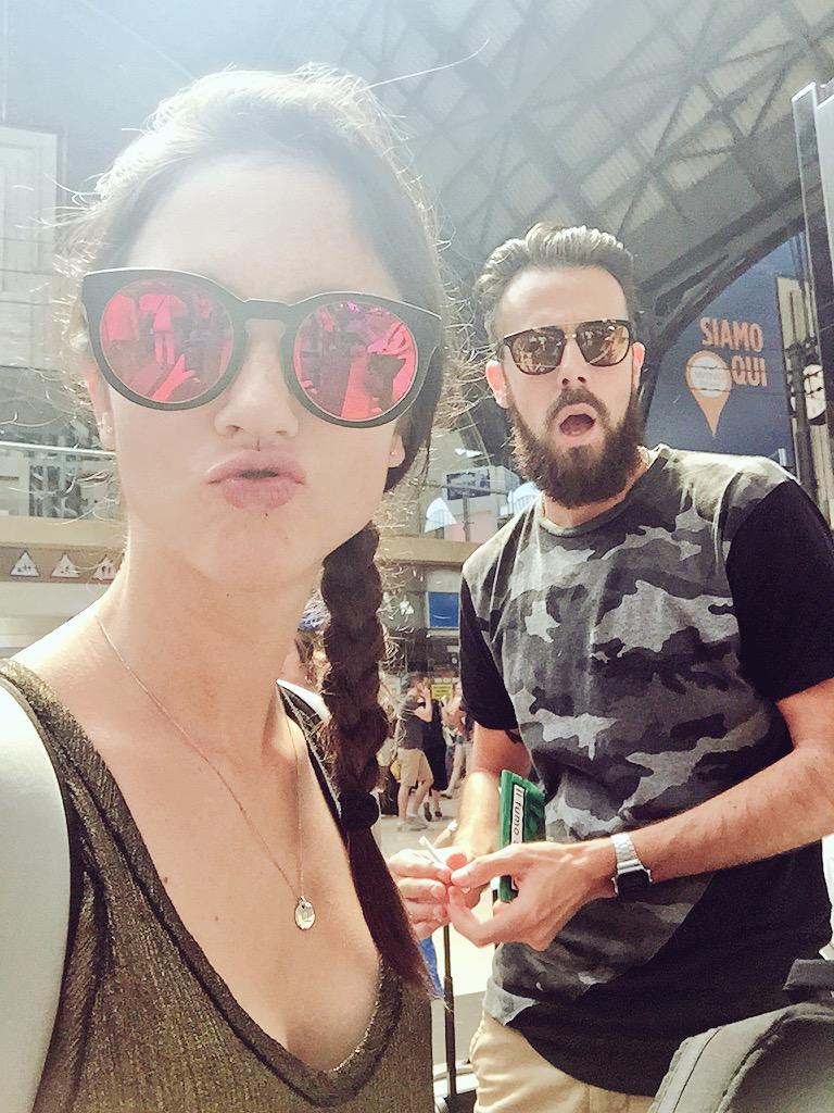 lodocomello's tweet photo. Qua chiudiamo i battenti! VACANZE THERE WE GO! 🌴☀️🌅⚾️🎣🚄⛵️👙👒💸🔝🌈🌎🍉🏊🏻🎶 Au revoire 😜✌🏼️ cc @quienestomas http://t.co/hyqkLe49hR