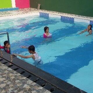 ipphoright's tweet photo. "Ajari anakmu berenang." Ada kolamnya nih di @TK_Khalifah Pondok Kelapa, Jakarta Timur. Smg anak-anaknya makin cerdas http://t.co/PlQbUWddGo