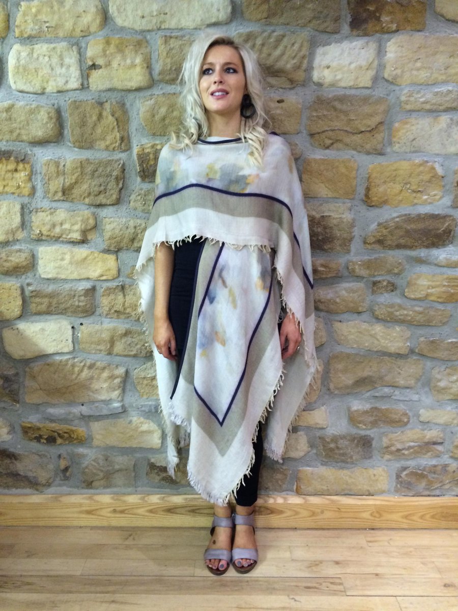 Go for the bohemian look this season with our Blank Kimino's only 2 left! 
moo-designs.com/shop/blank/bla…