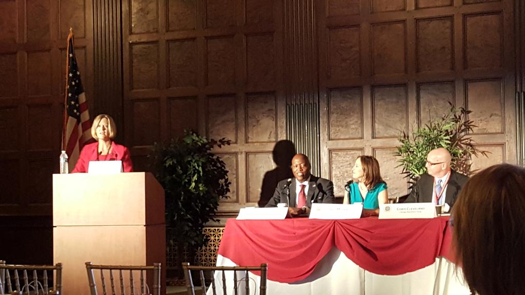 kristoff_adams's tweet photo. @CityGOP Founder @jillhoman moderating Running for Office in an Urban Environment Panel #UrbanGOP #UrbanElections http://t.co/pRgDwe4G58