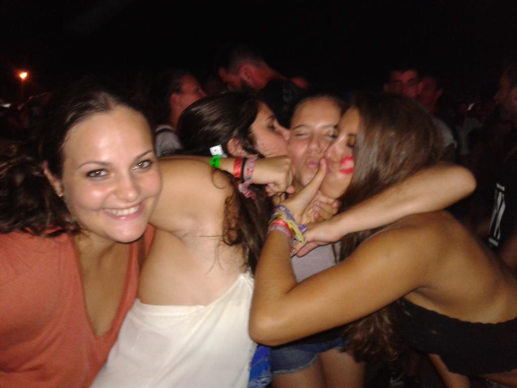 SandraVllnv_'s tweet photo. Qué suerte la mía 😍 @zulema9 @Sarapixulaa @falomir_laura http://t.co/ZK6LoDSTBg
