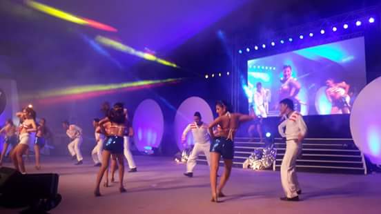 LavozdeElOro's tweet photo. Presentación cuerpo de baile ##ReinaMundialdelBanano #CapituloEcuador http://t.co/4F8z3r3CCz