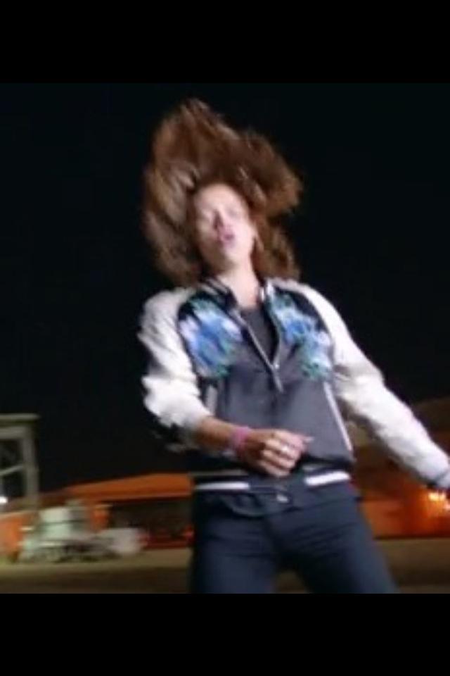 CordensAngels4's tweet photo. I was watching the video and decided to just randomly screenshot and I can't stop laughing  #DragMeDownMusicVideo http://t.co/RKqwfJIy3l
