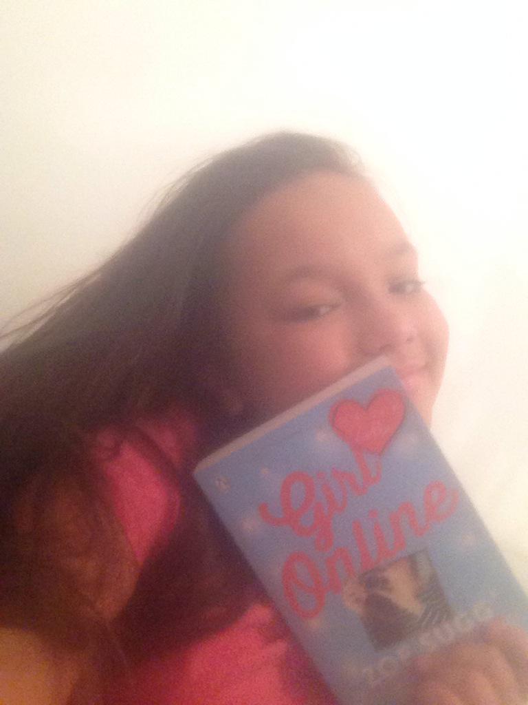 caitlyn717's tweet photo. I'm loving your book in so much it's amazing I love you I'm 10 year old and one of you first subscriber 💗💗💗💋@ZozeeBo http://t.co/f3IzgVGz8N