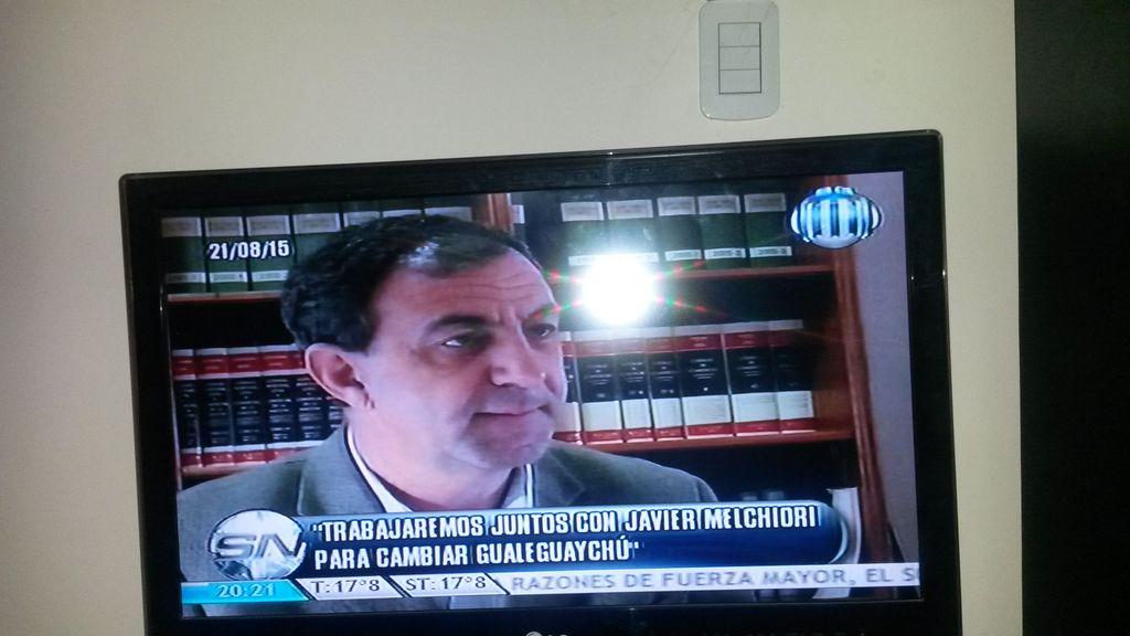 jovenesprogchu's tweet photo. "Trabajaremos juntos con @javiermelchiori para cambiar #Gualeguaychú " @dariocarrazza en el canal local. http://t.co/40dVKYFcBb