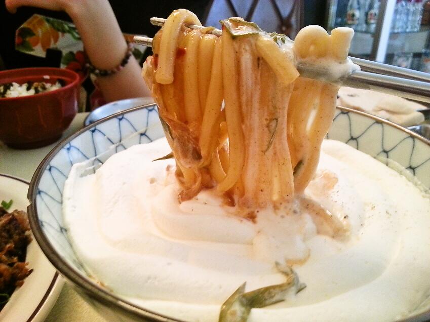 강남 토끼정. 크림카레우동.