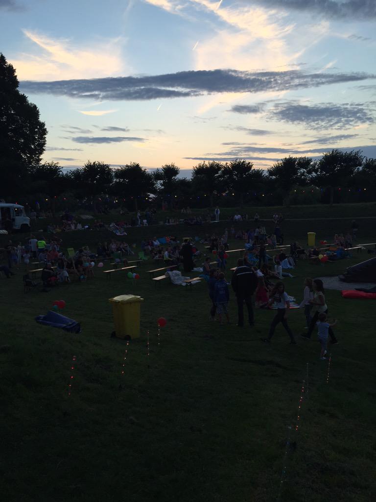 ZomerFilm's tweet photo. Felix was top! 350 bezoekers hebben genoten van een prachtige filmavontuur op het Molenbolwerk in Hulst. http://t.co/77T4GreSzE