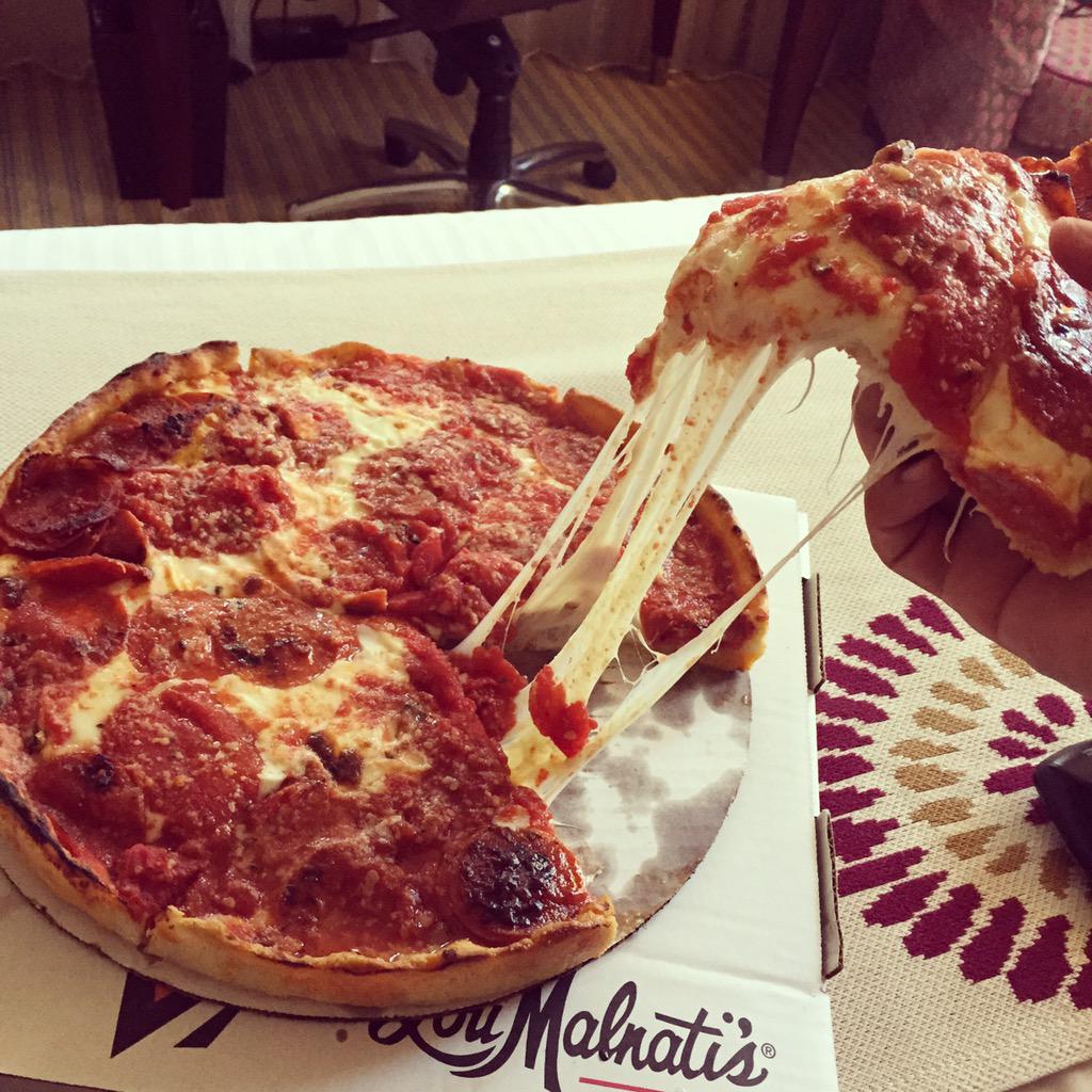 J89Mike's tweet photo. @LouMalnatis much respect to great pizza is Chicago. I look forward to the day Lou comes to AZ. http://t.co/SbnfW6ep4e