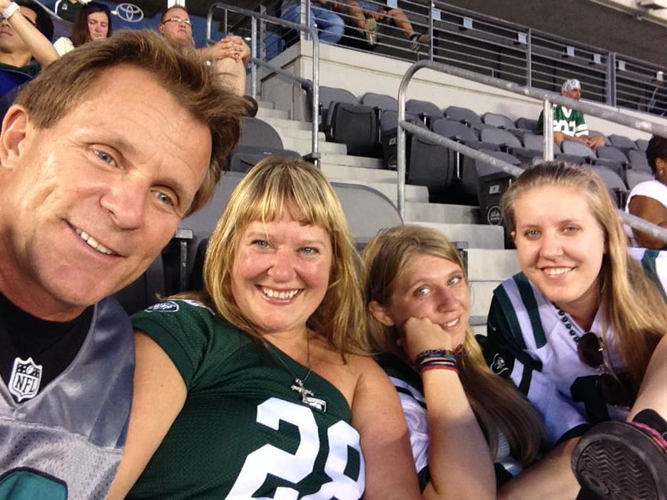 crystallkat's tweet photo. #jetsselfie with the fam!!! http://t.co/d4GWxCl3c0