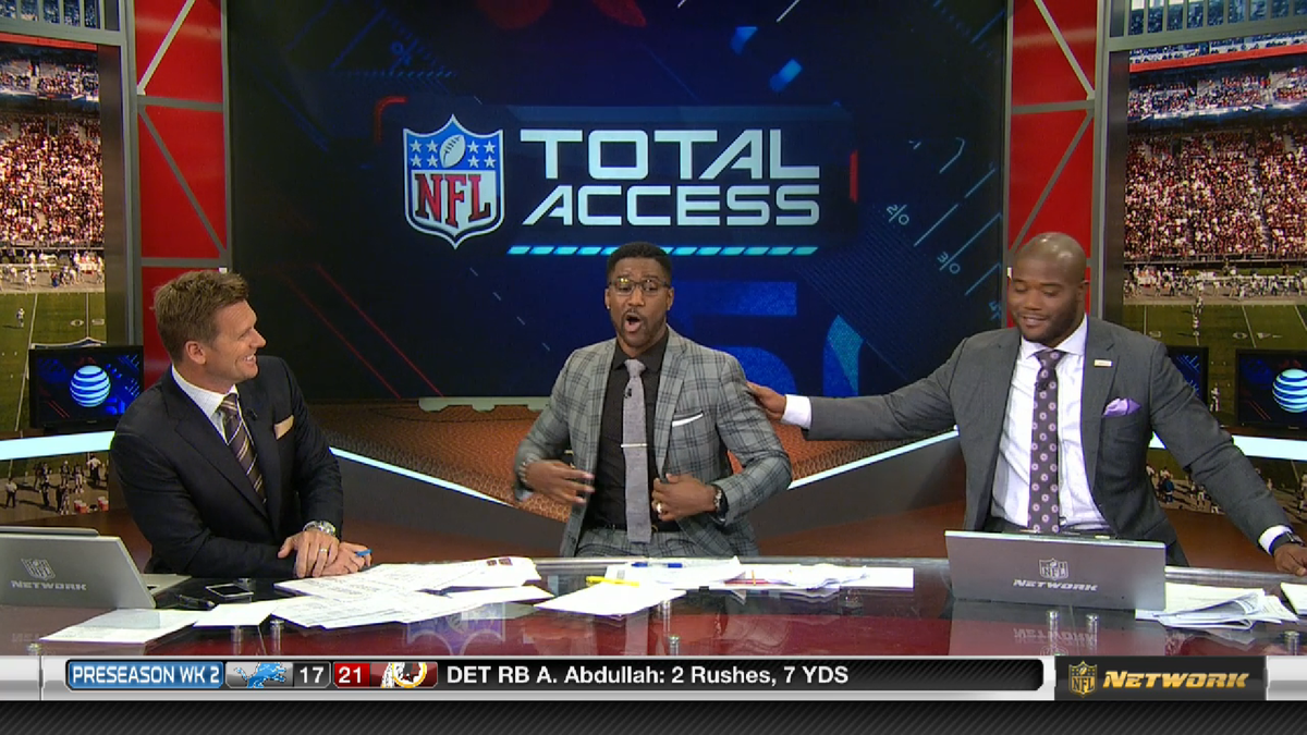 NFLTotalAccess's tweet photo. "Only thing that ever stopped me was a piece of pizza so you know I was tearing it up on the field!"
@Nate13Burleson http://t.co/NQ5frfp66X