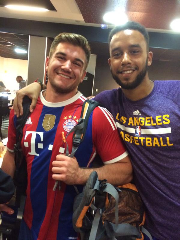 antoguerrera's tweet image. These men in the photo are the American #heroes of Amsterdam-Paris train according to @FLeturque. THANKS guys
#thalys