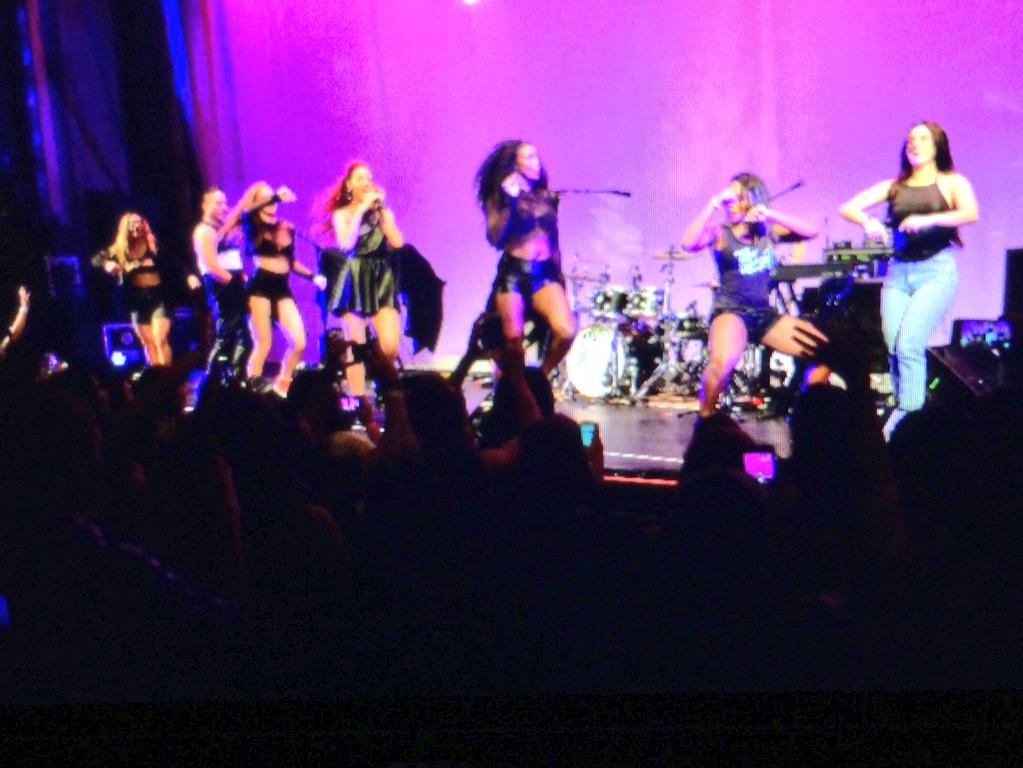 KISS_FM_LIVE tweet picture
