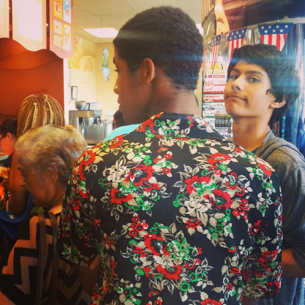 PacificAveChev's tweet photo. Waiting for free hot dogs at #PacificAvenueChevron #Stockton @LincolnCtrShops http://t.co/CETs8lZbsd