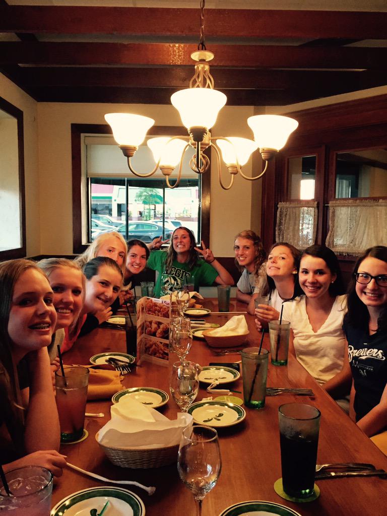 regis tennis on twitter team dinner at olive garden day 2 matches tmrw 800 am vs racine prairie school 1100 am vs kenosha st joes - Olive Garden Kenosha regis tennis on twitter team dinner at olive garden day 2 matches tmrw 800 am vs racine prairie school 1100 am vs kenosha st joes - Olive Garden Kenosha