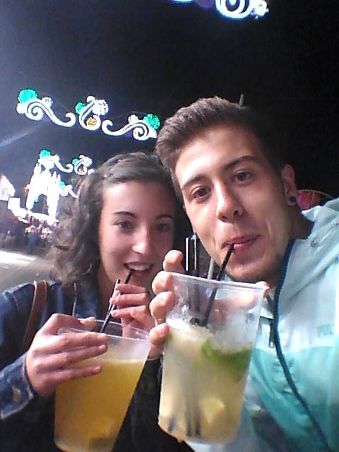 Julian_lopez44's tweet photo. Mohitoooo y caipiriiiña para el niño y la niñaaa! Jajaja @ainhoacs3 #FiestasPorCuenca http://t.co/7AvmSOttTp