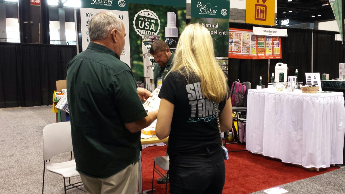 BugSoother's tweet photo. Such a fun #AceFall15 show! We love making friends w/ other amazing products! @pursecase @AceHardware @AceCorpCareers http://t.co/gUq0POVP3L