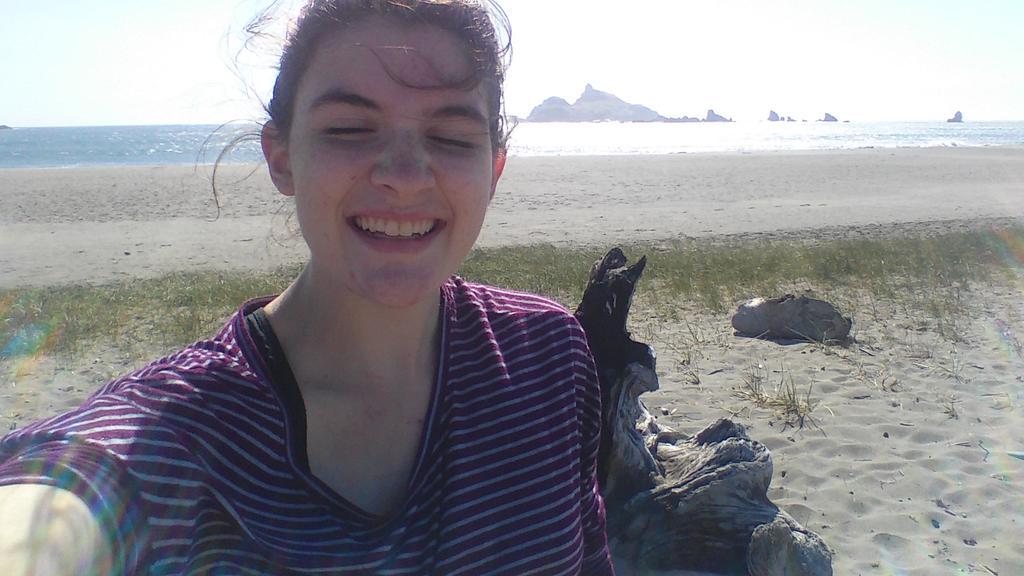 Madelinelinder's tweet photo. #windface http://t.co/YW8fm0yHET