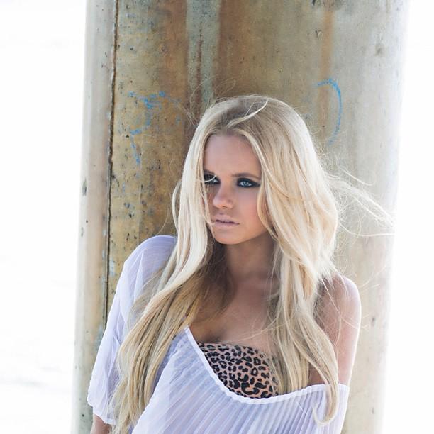 LilyAnneJames's tweet photo. Know how I say in my bio "Love long walks on the beach", here is photos of that. Photo creds to @Timmyfakerboi2 http://t.co/DzL2EezmyP