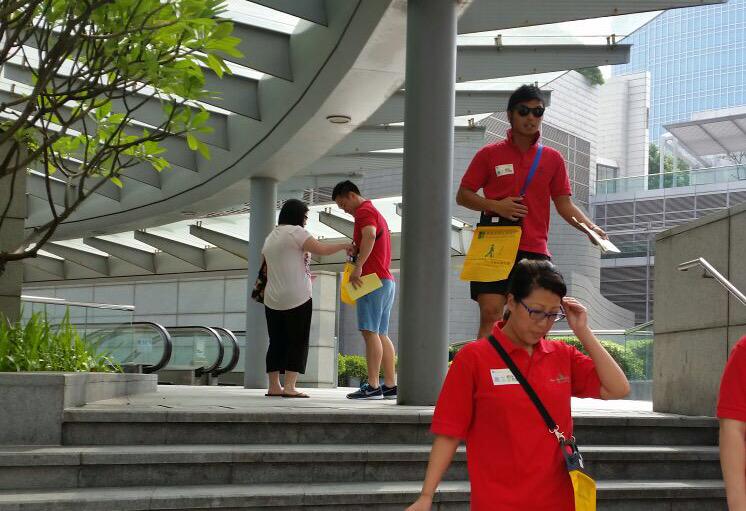 FSHongKong's tweet image. Buy a flag and support the Hong Kong Blind Union. Come look for us around Central this morning! #HK #FSValues