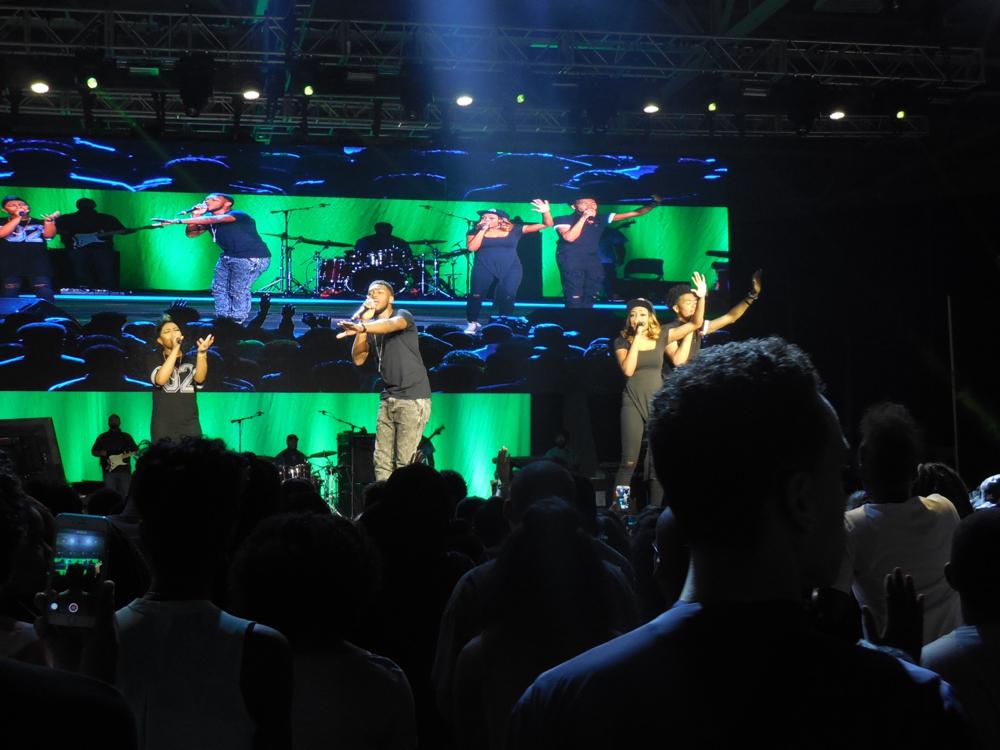 tdjmegafest's tweet image. .@thewallsgroup Rocking the house with Perfect People! #MegaFest2015 #Firecode2015