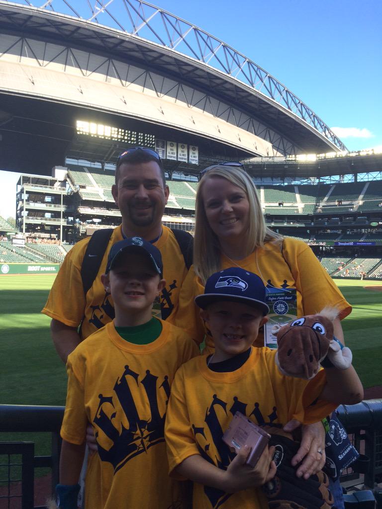 gregm1976's tweet photo. Great family day! #GoMariners #WhereIRoot http://t.co/gbPS9X1qRH