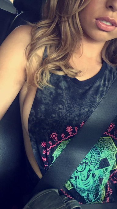 A little #sideboob never hurt nobody 😋 http://t.co/gYBdpeDMdC<a href="/tag/sideboob"class="tags">#sideboob</a>