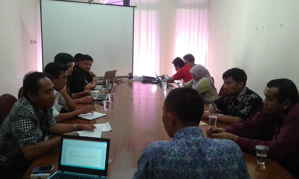 cittymariyah05's tweet photo. Di ajak" rapat mulu,, ngert jg ngga lah 😄😄lumayan aja buat makn siang mah ada. Hihi http://t.co/TKrBMzxAl9