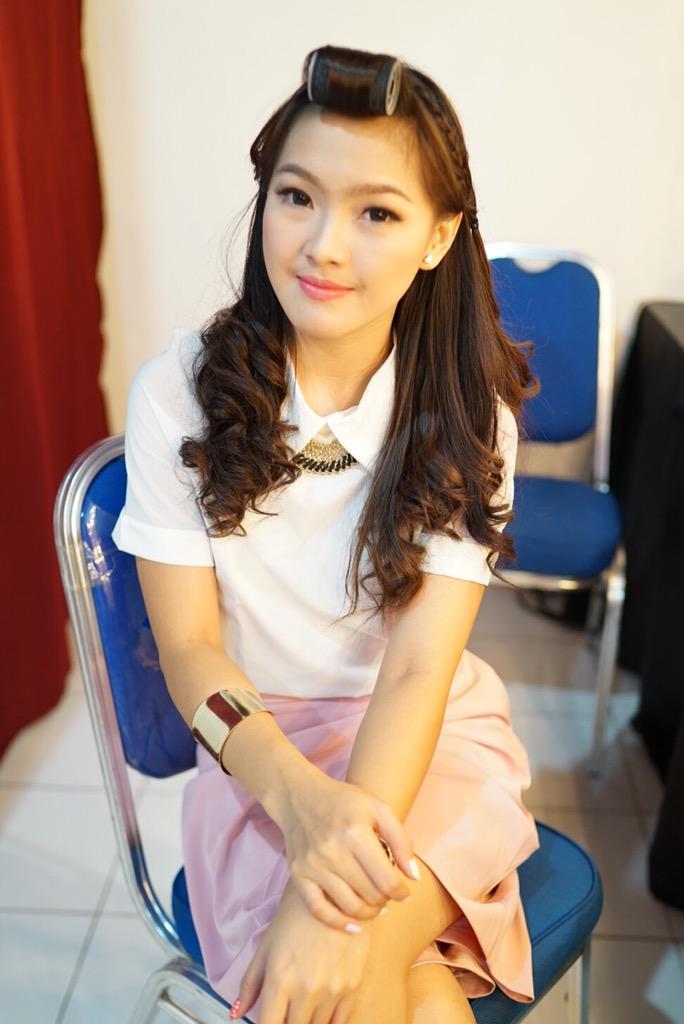 AnaAlwaysJKT's tweet photo. Ciee yang udah ready tapping @TheComment_NET π Semangat ya kaka cantikk #ThecommentNET http://t.co/ptzvlURnpg