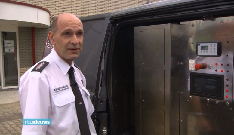 SollicitatieLAB's tweet photo. Veel postbodes moeten nieuw werk vinden. Ze blijken uitermate geschikt als waardetransporteur 
http://t.co/KBtfOB1r7p
http://t.co/0NaMXYAqpG