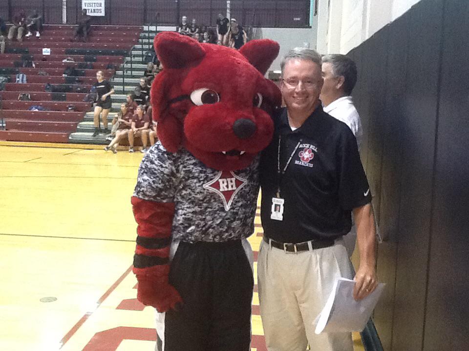 Got to take a photo with a most awesome principal at Meet the Bearcats tonight. #BearcatPride <a href="/OzzieAhl2/">Retired RH Bearcat One</a>