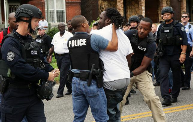 darkhorsenews's tweet photo. More Racial Unrest in St. Louis After Police Kill Black Suspect http://t.co/pBgbGlBf7q http://t.co/GYEuNALu7q