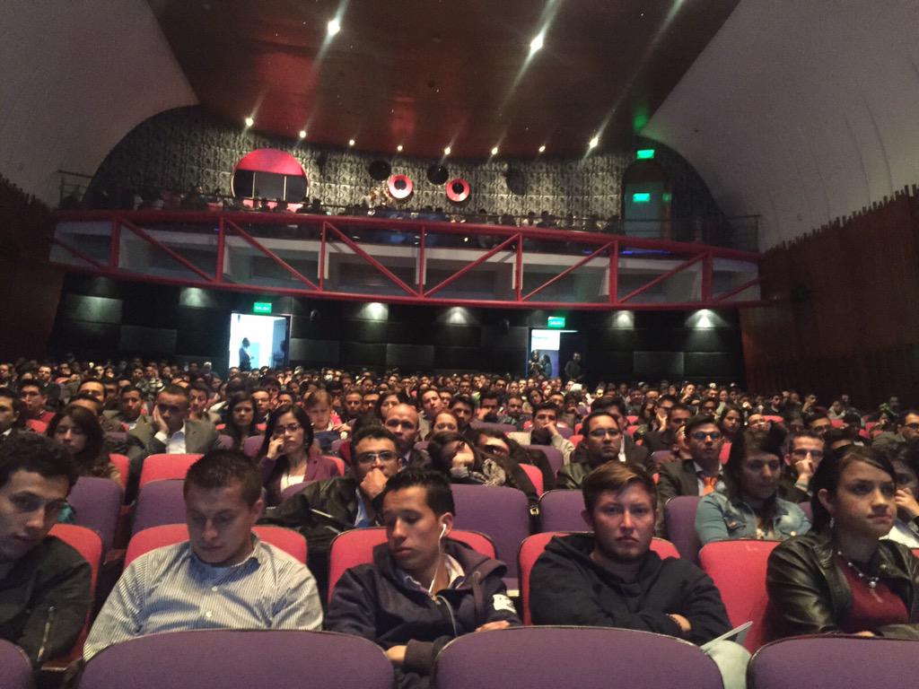 LuisErnestoGL's tweet photo. Feliz de compartir experiencias de vida y recomendaciones para el éxito laboral con estudiantes de @UniversidadECCI http://t.co/SGLsdKVbrv