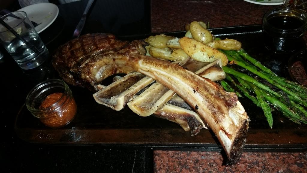 <a href="/BierMarktDonMil/">BierMarktDonMills</a> @FreedmanJeffrey <a href="/sailspitch/">Kyle Foster</a> Now that's a #steak! Only thing missing was Fred #Flintstone!#Tomahawk