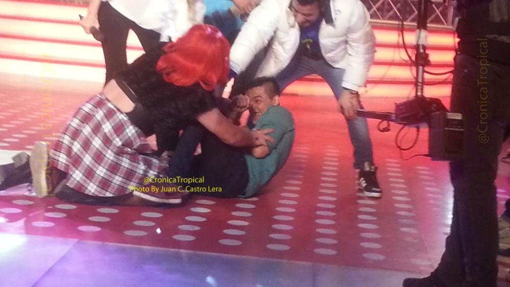 CronicaTropical's tweet photo. #AsiPaso #DescontroladoAmor de @Rositadepasion x @BLanzelottaOK @blanzelottaokk #IntentoGanarSu♡ #ZafasteDStaBrian.!! http://t.co/tEpQtvKtBW