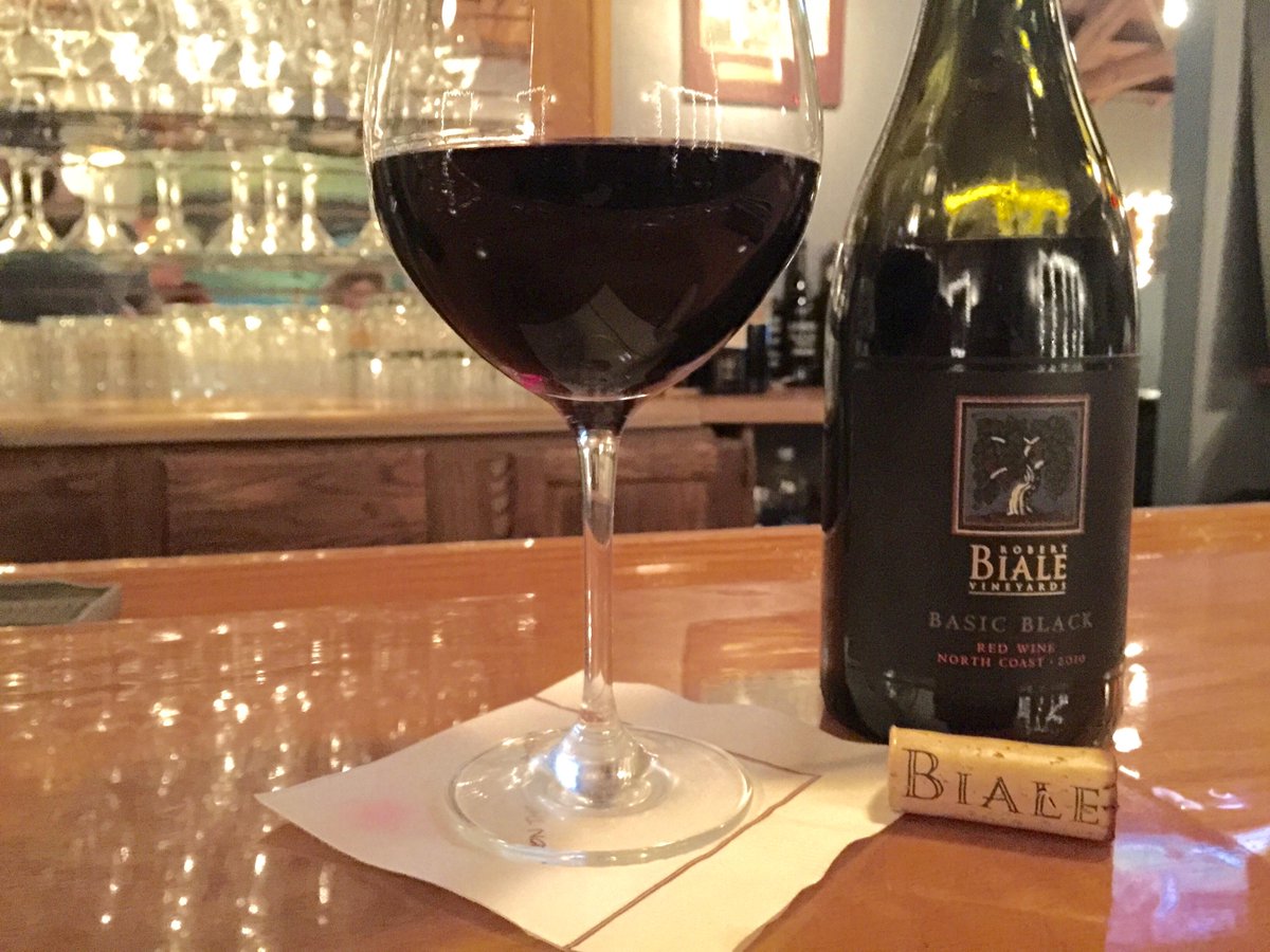 HCplateau's tweet photo. This black is the new red! #RobertBiale #BasicBlack @AndrewFigel1 #highlandsnc #plateaufoodie #ontheverandah http://t.co/5qG8VZcpie