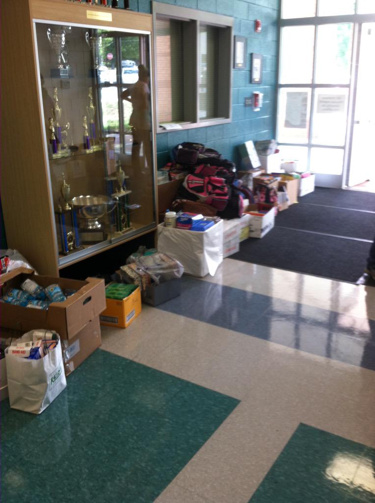 range0615_range's tweet image. @BarringerAC and @CharMeckSchools thanks @OrthoCarolina for their wonderful donations! Today was the BEST DAY EVER!!