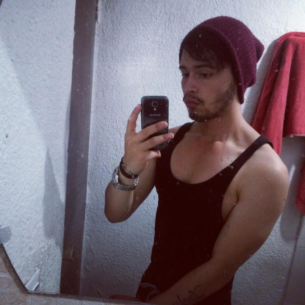 Juanmoreno07's tweet photo. Buenas noches 💪 #MiercolesDeGanarSeguidores #ImparableTv http://t.co/DPPZAH3NkS