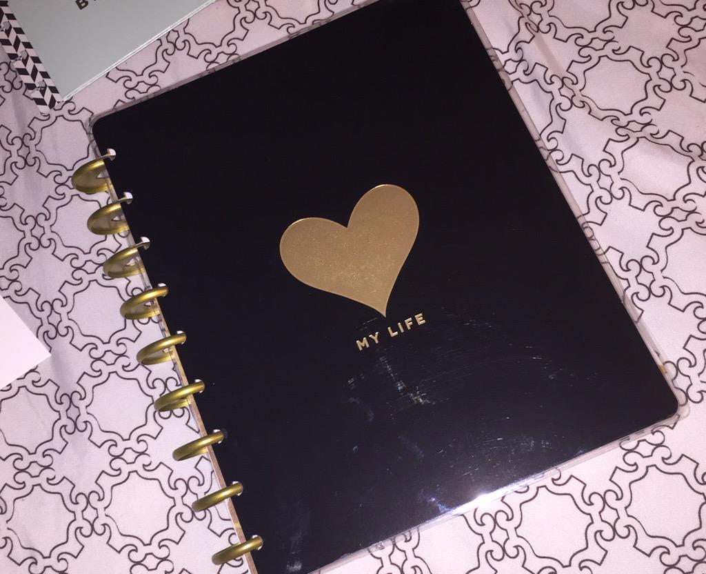 alissa_crawford's tweet photo. love love my Happy Planner from Hobby Lobby! #organizedfreak 📎📒 http://t.co/JW7qoiijKq