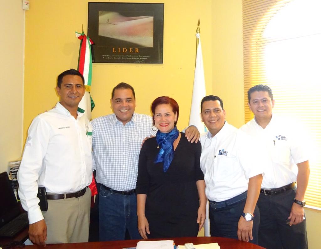 jrbarbosamzo's tweet photo. Reunión en Coparmex Manzanillo fomento a la capacitación @navarreteprida @STPS_UDFT @STPS_mx @RafaelchvezArro http://t.co/CazRQhyxF3
